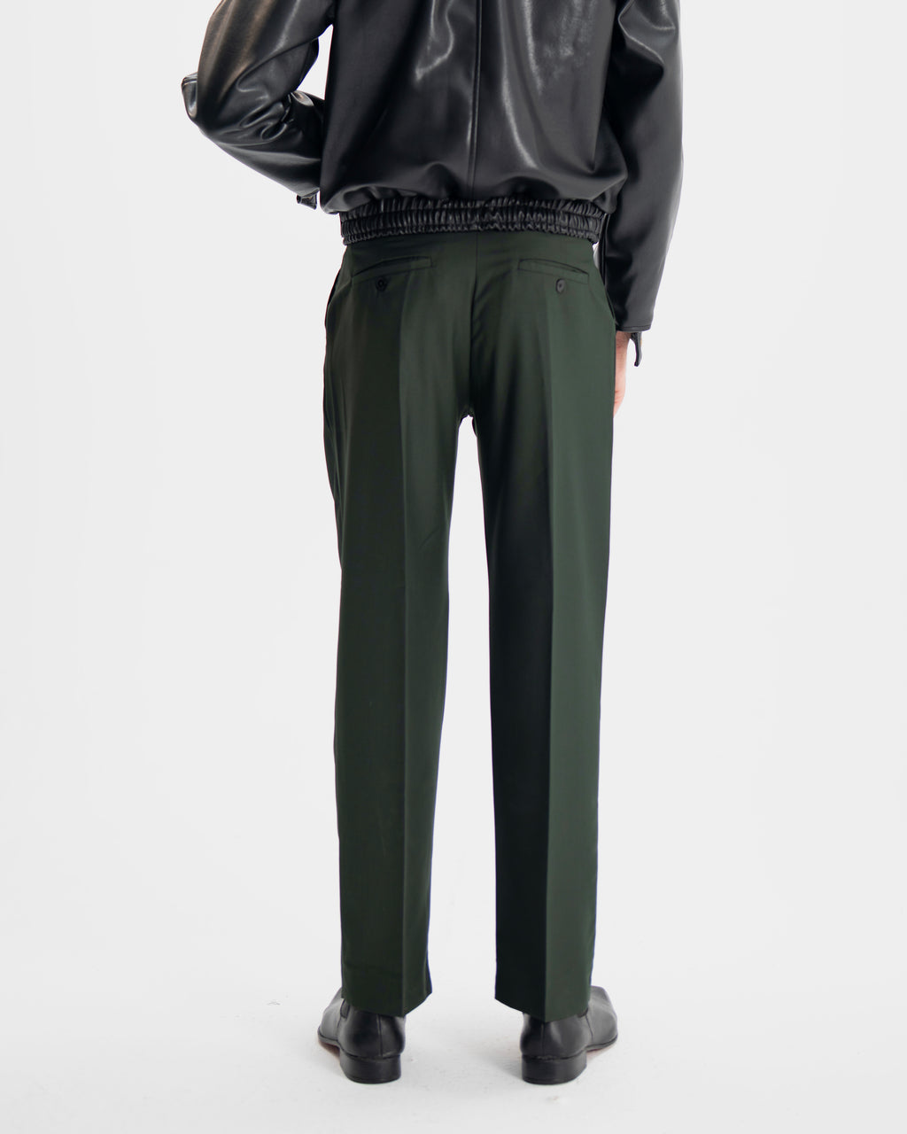 RELAXED TAILORED WITH PLEAT IN DARK OLIVE