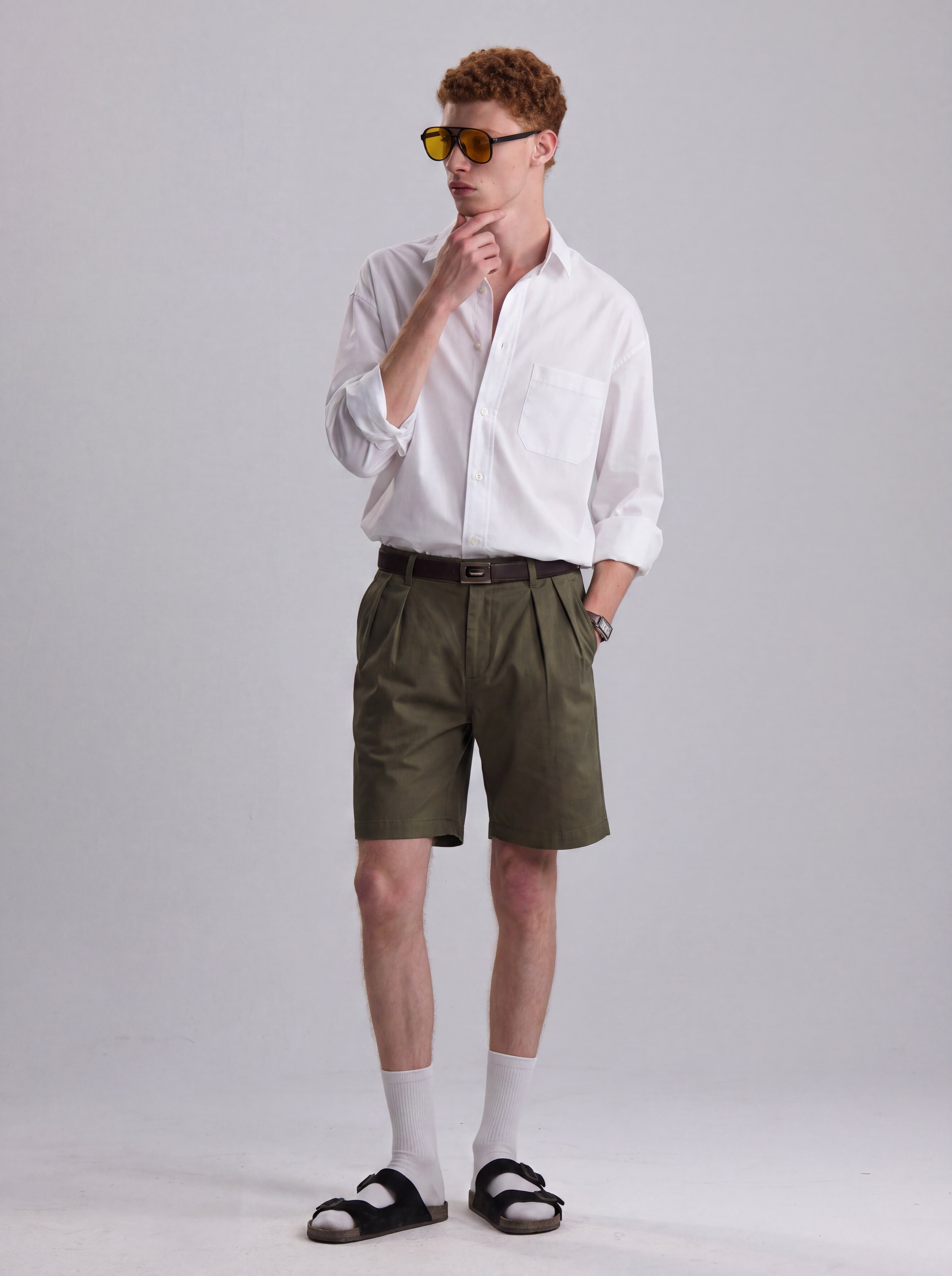 PLEATED REGULAR FIT GABARDINE SHORTS IN OLIVE