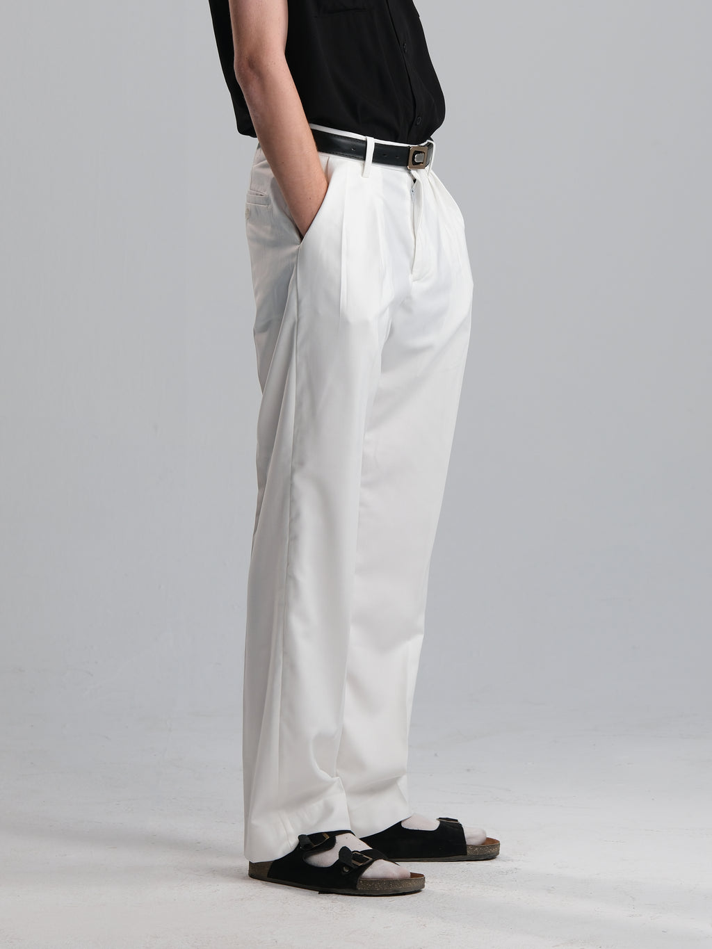 RELAXED TAILORED WITH DOUBLE PLEAT IN WHITE
