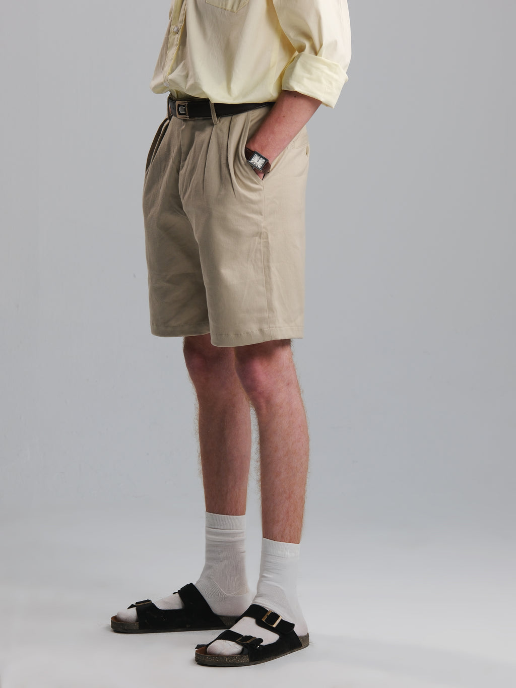 PLEATED REGULAR FIT GABARDINE SHORTS IN BEIGE