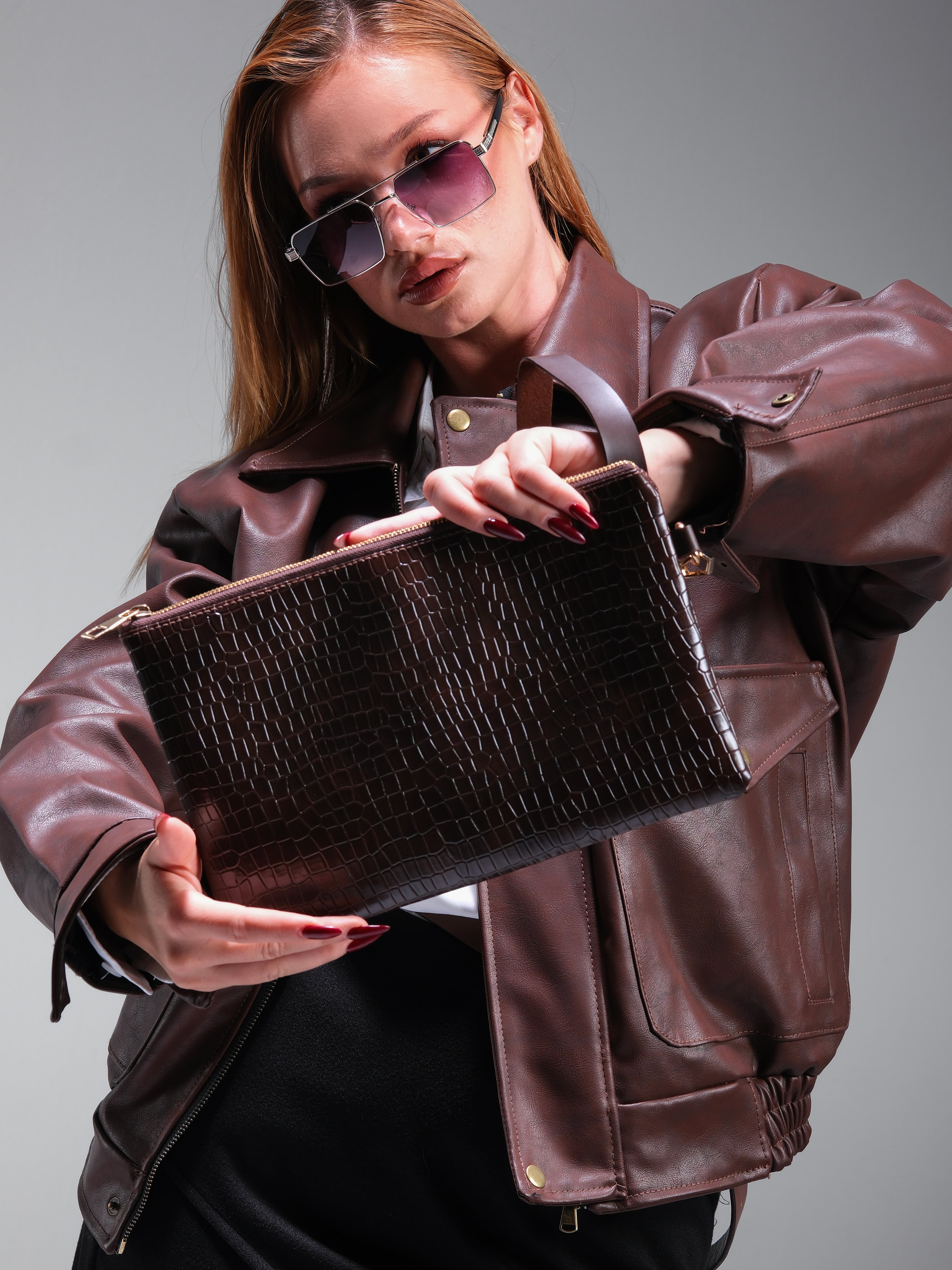 CROCODILE LARGE POUCH IN BROWN