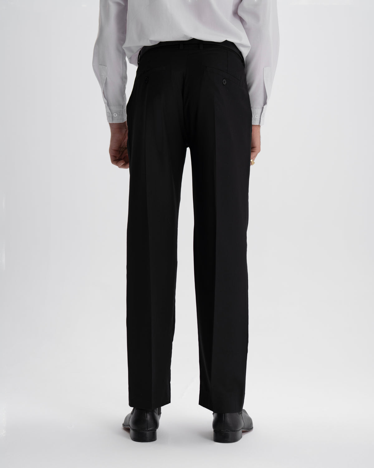 RELAXED TAILORED WITH PLEAT IN BLACK