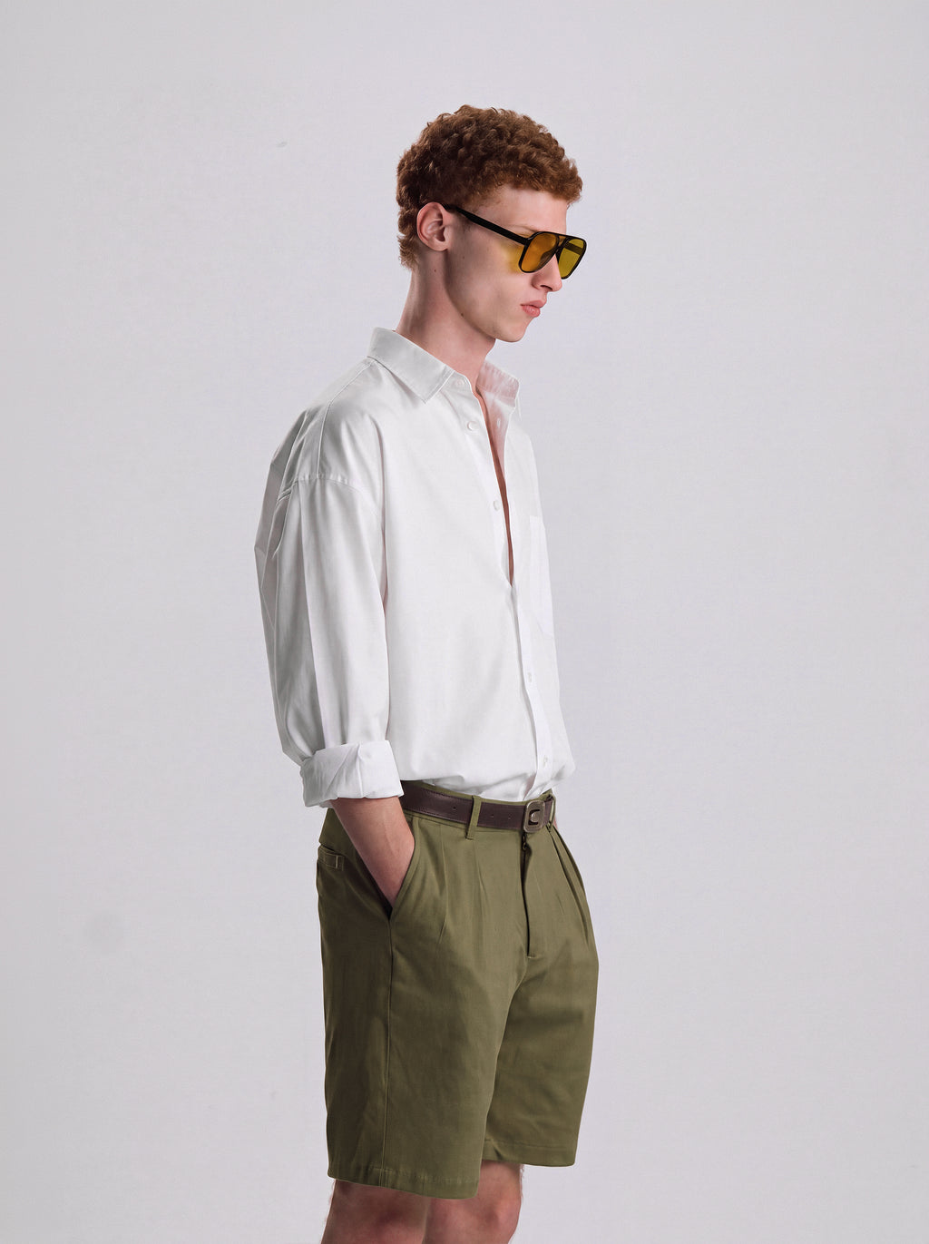 PLEATED REGULAR FIT GABARDINE SHORTS IN OLIVE