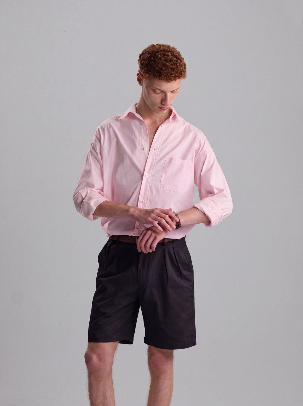 PLEATED REGULAR FIT GABARDINE SHORTS IN BLACK