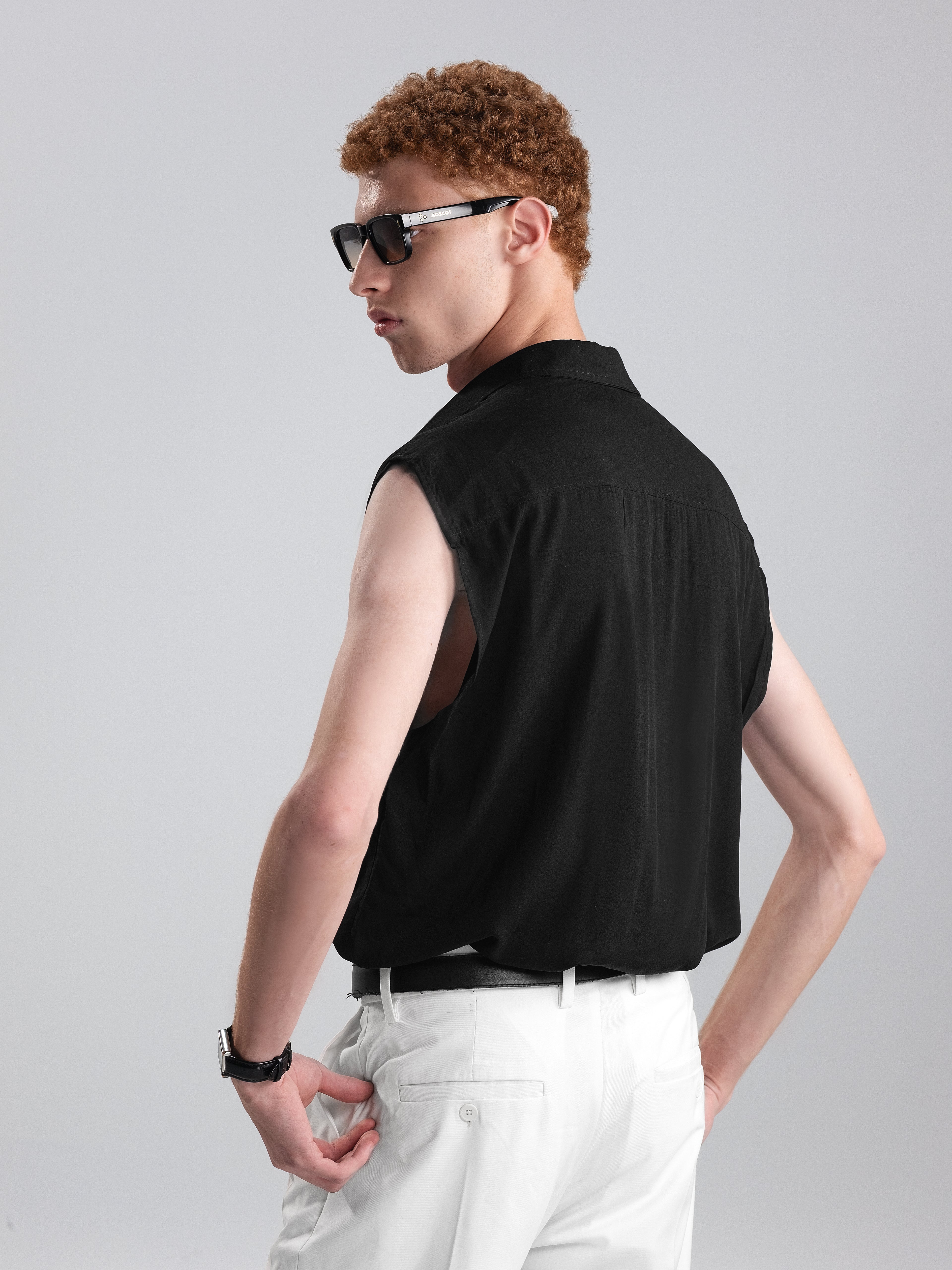 RELAXED SLEEVELESS BLACK SHIRT