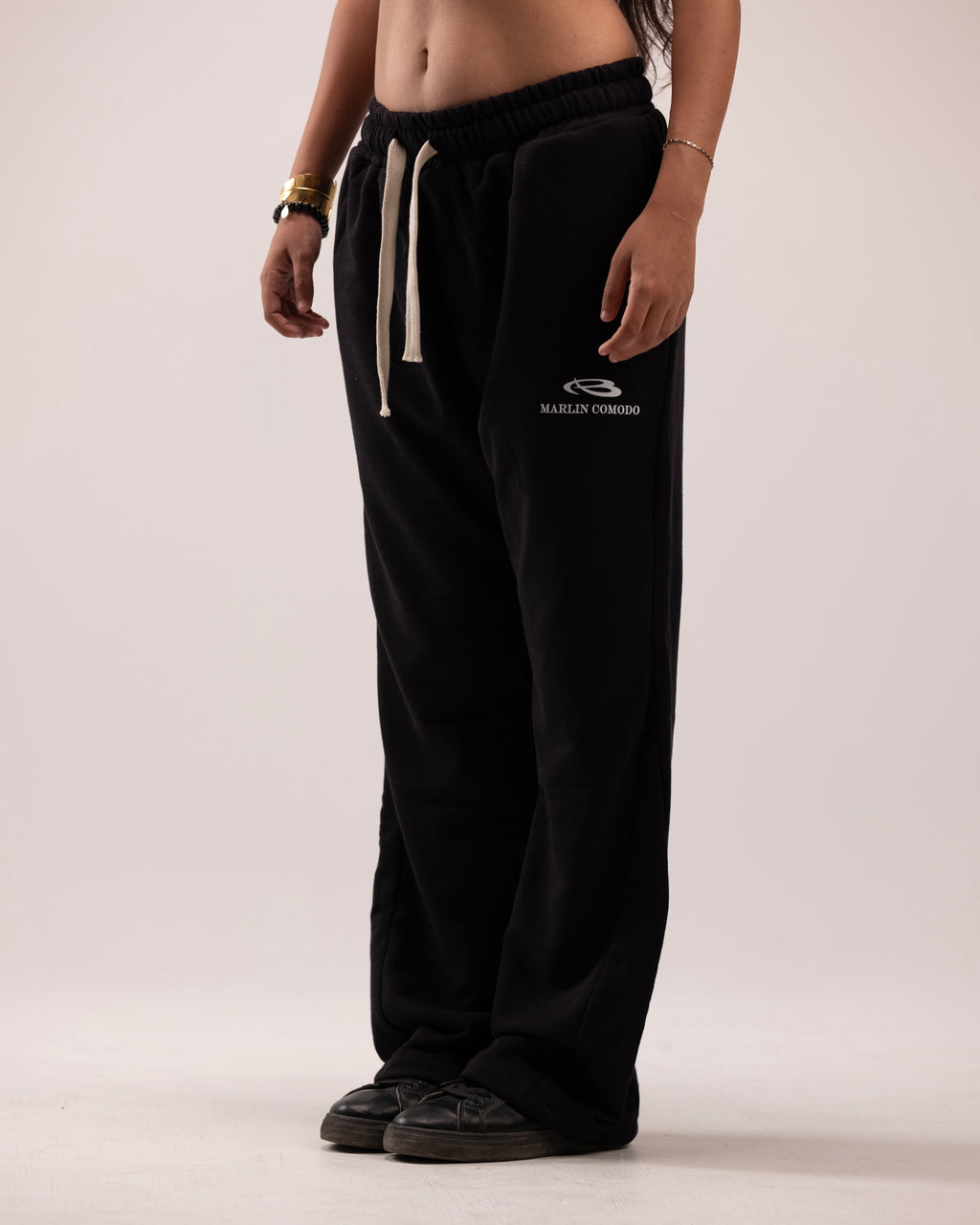 Flared pants in black