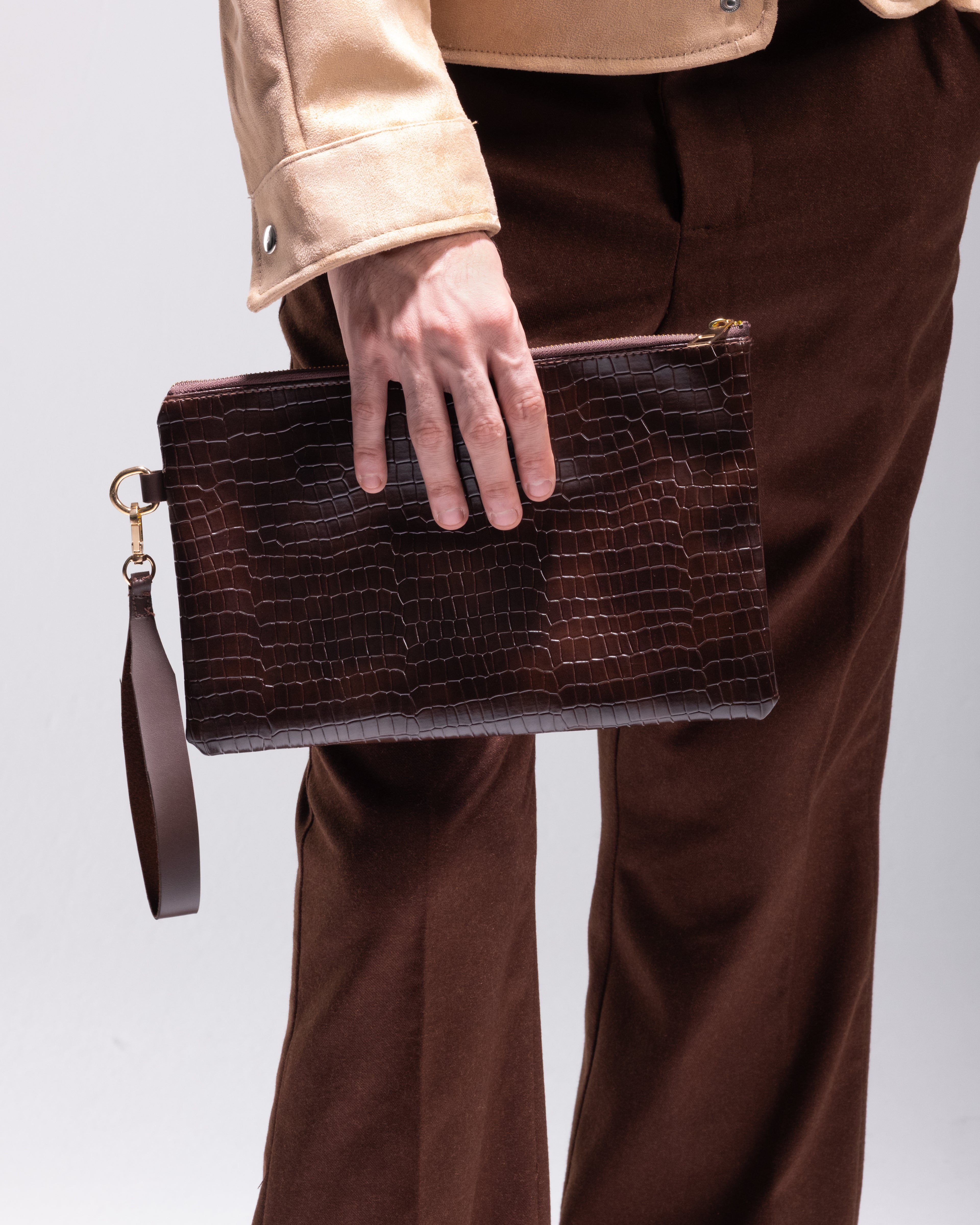 CROCODILE LARGE POUCH IN BROWN