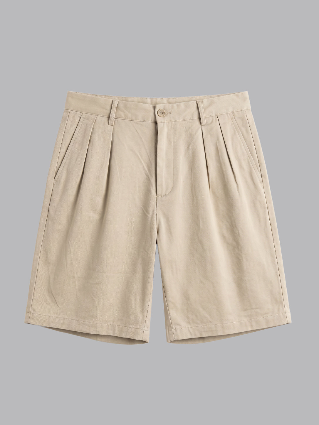 PLEATED REGULAR FIT GABARDINE SHORTS IN BEIGE