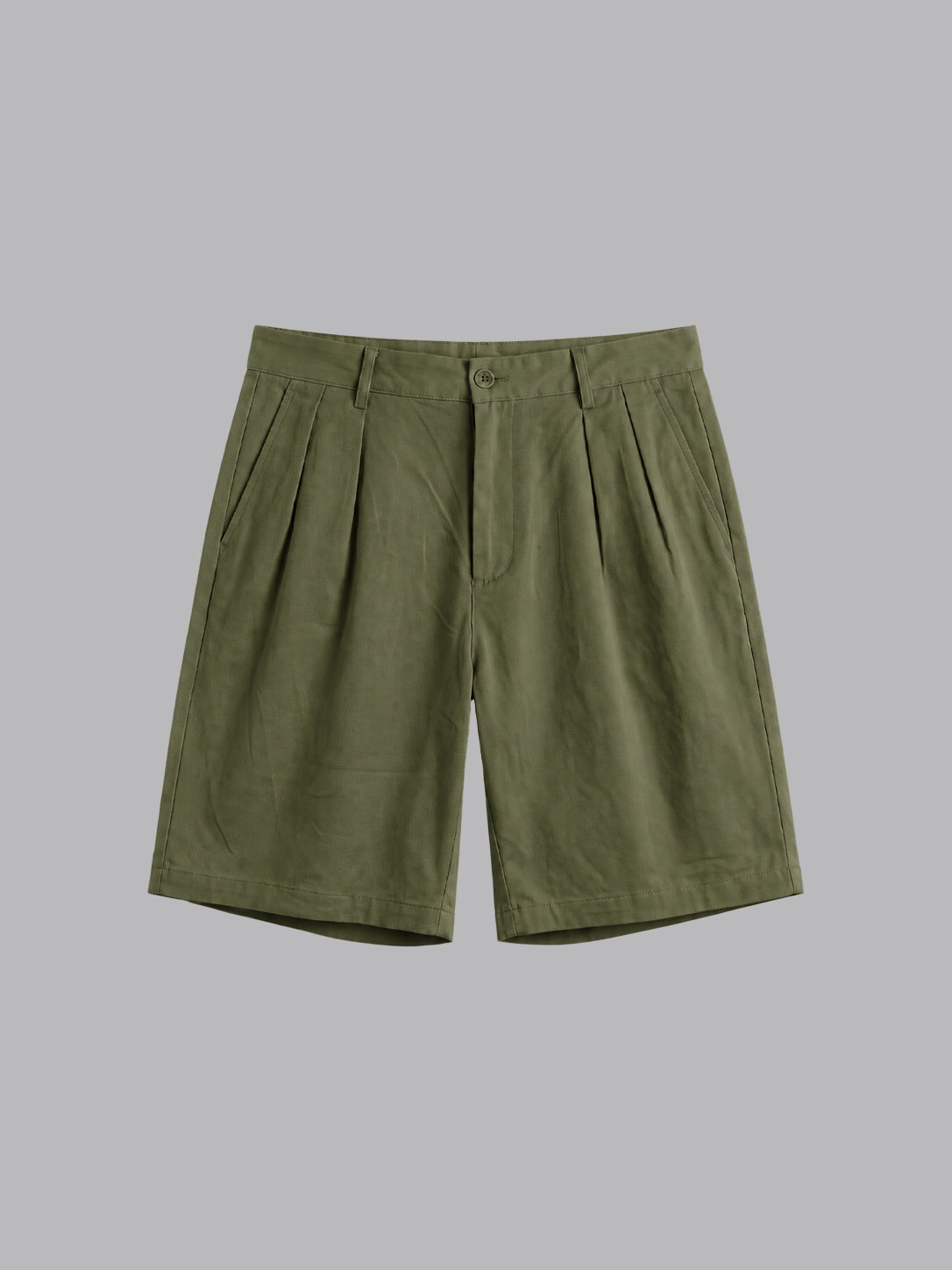 PLEATED REGULAR FIT GABARDINE SHORTS IN OLIVE